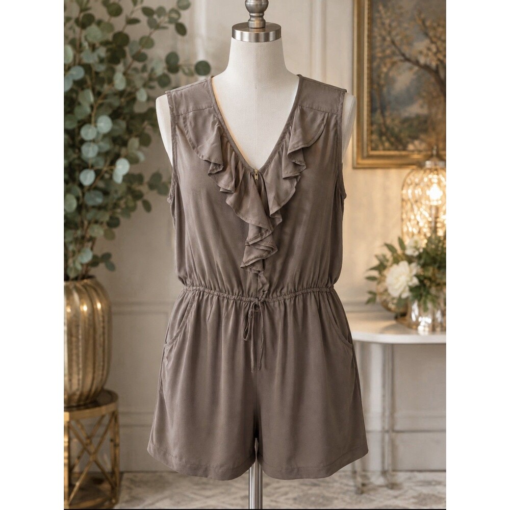 NWT Go Coco Women’s Mocha Ruffle Romper Size L 38” Bust Pockets